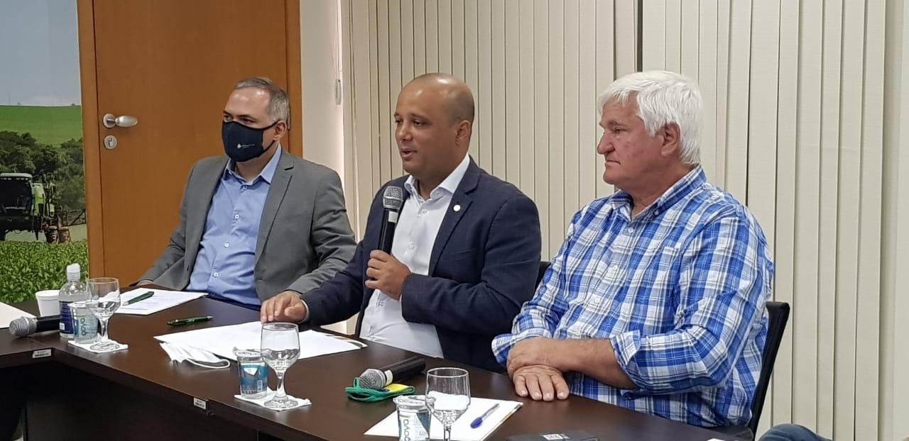 DF: Em Assembleia da Aprosoja Brasil, deputado Vitor Hugo ressaltou a importância do agronegócio