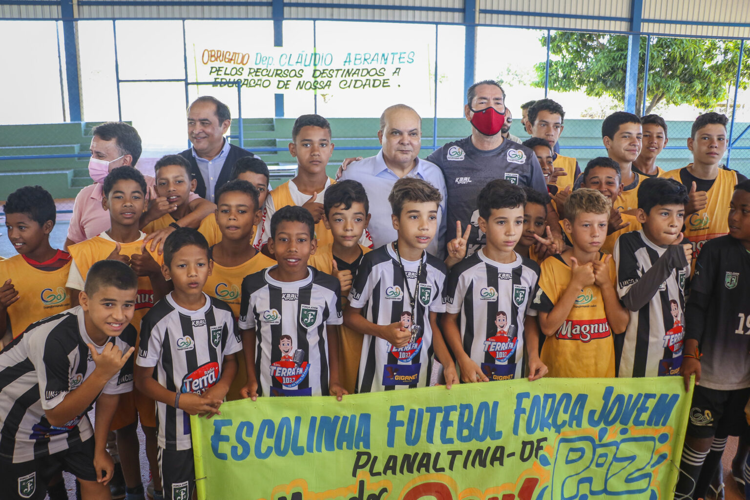 GDF reconstrói campo de grama sintética abandonado há 10 anos em Planaltina