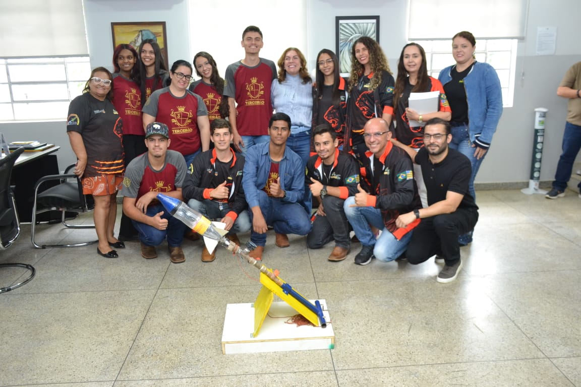 Estudantes do GoiásTec competem na 16ª Mostra Brasileira de Foguetes