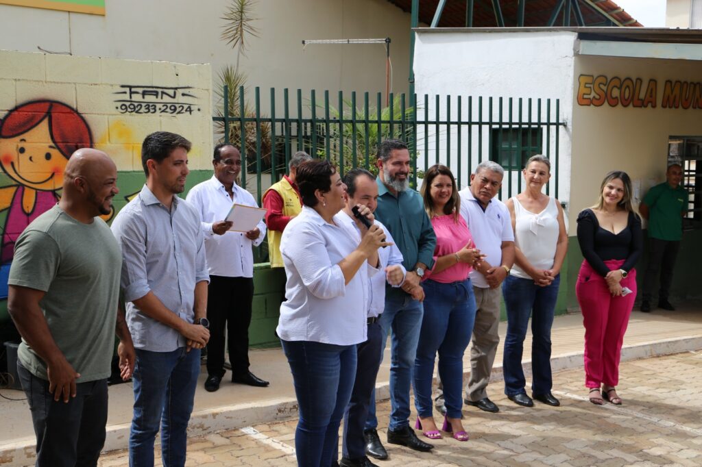 ‘Aqui era poeira, muito mato, sem iluminação’, diz prefeito ao entregar praça Recanto Feliz, em Valparaíso de Goiás