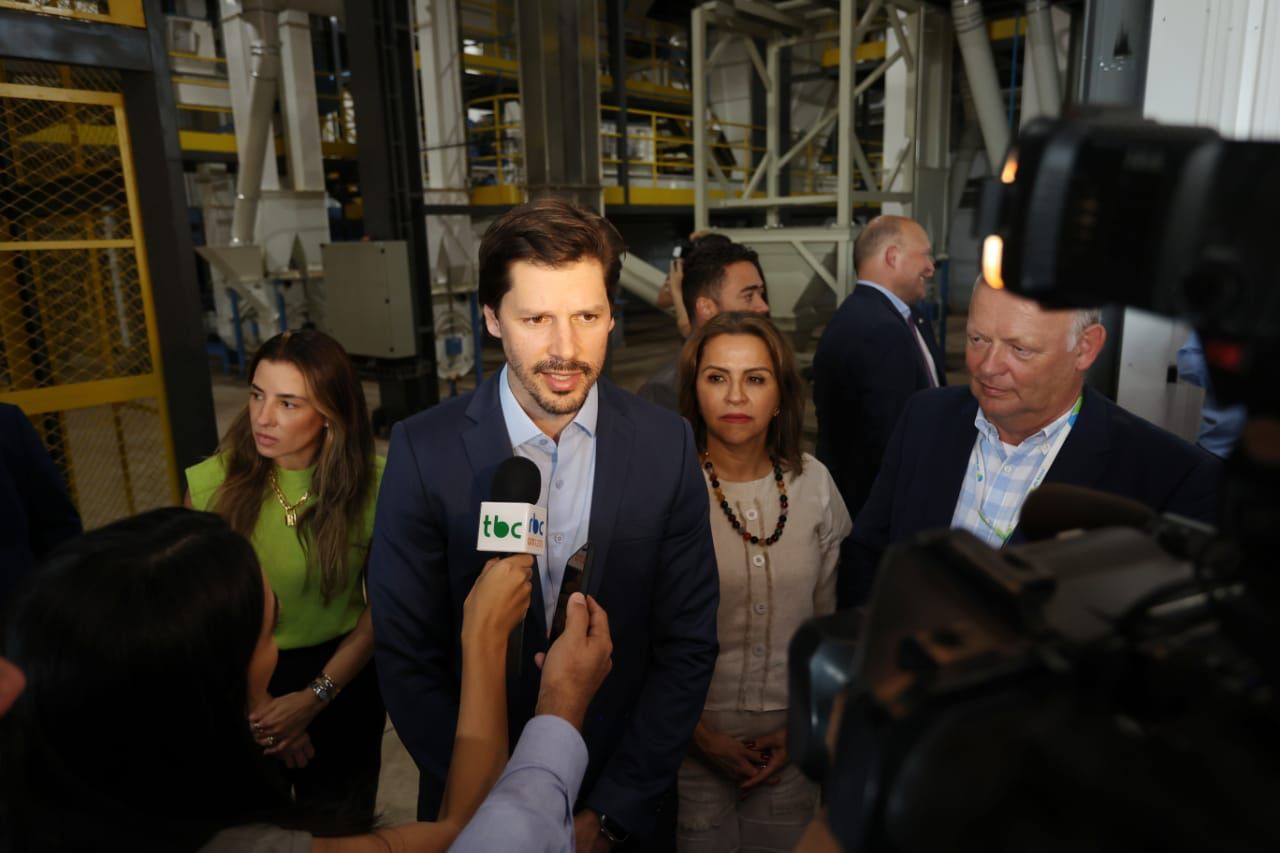 Daniel Vilela participa de inauguração de multinacional holandesa do ramo de nutrição animal