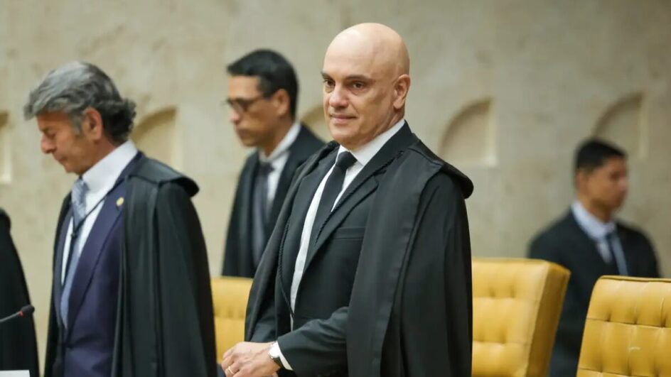 Moraes rejeita recurso da defesa de Bolsonaro e mantém cumprimento de pena em regime fechado