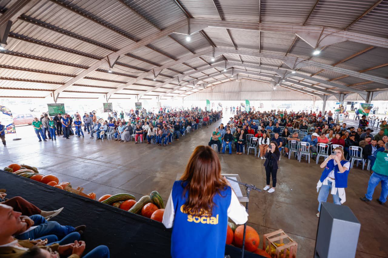Gracinha Caiado entrega benefícios do Agro é Social e lança edital do Programa de Aquisição de Alimentos em Rio Verde
