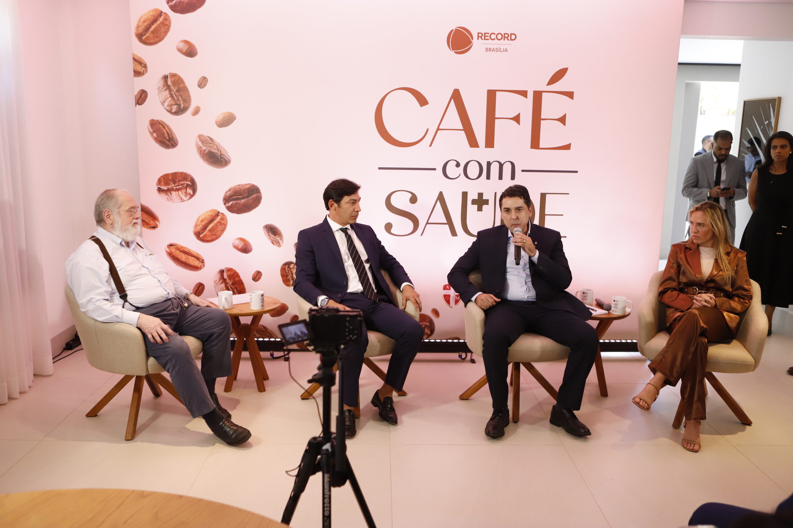 DEBATE ABORDA SOLUÇÕES E DESAFIOS NA SAÚDE PÚBLICA