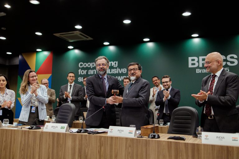 Brasil transfere presidência do BRICS para a Índia; nova gestão começa em janeiro de 2026