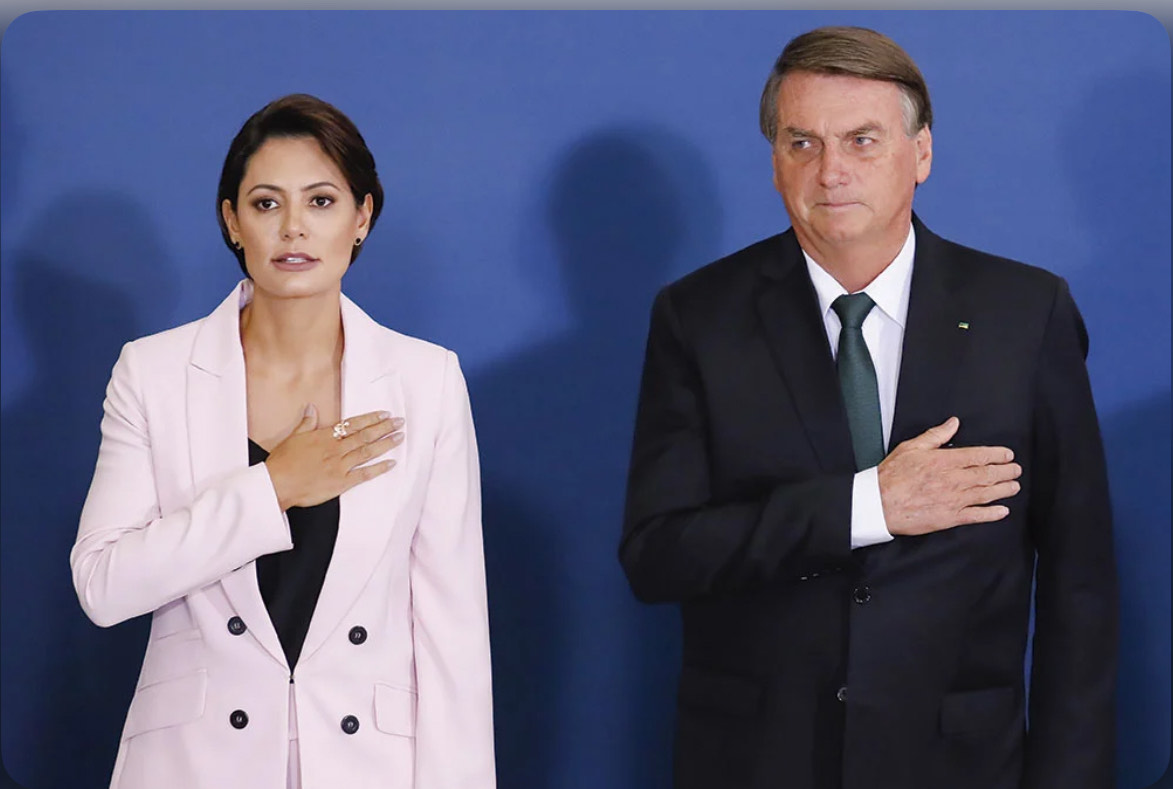 Bastidores em Brasília: encontro de Michelle com Moraes e primeira noite de Bolsonaro na Papuda repercutem