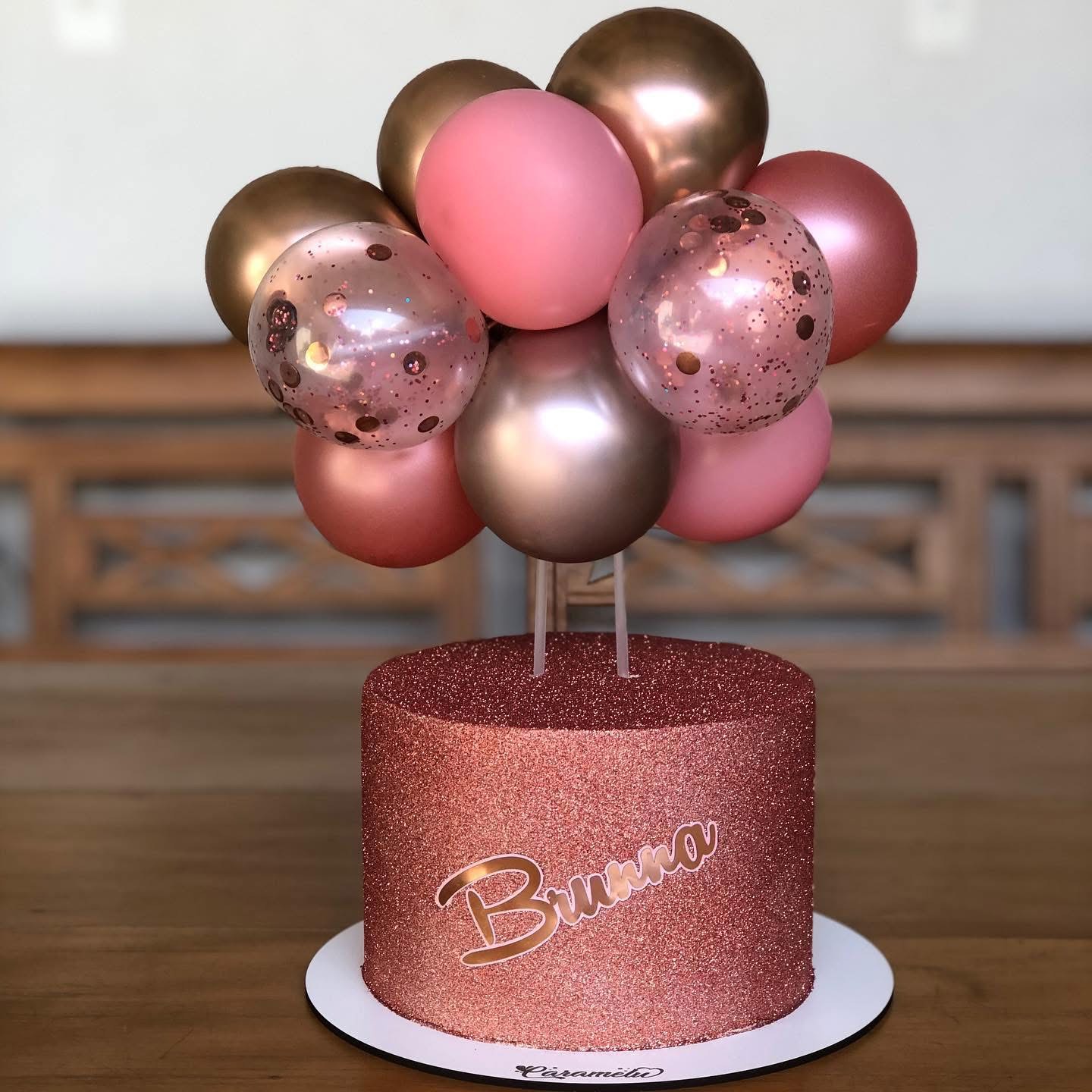 Anvisa proíbe glitter e folhas de ouro vendidos como comestíveis