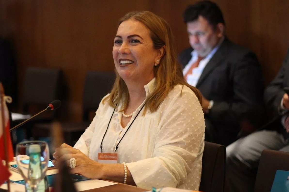 Da roça ao comando da Educação em Goiás: Fátima Gavioli emociona jovens ao contar trajetória de superação