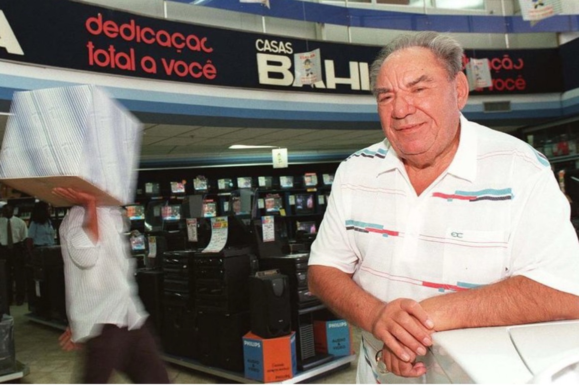 “Epstein brasileiro?” Declaração de apresentadora reacende debate sobre denúncias envolvendo fundador das Casas Bahia