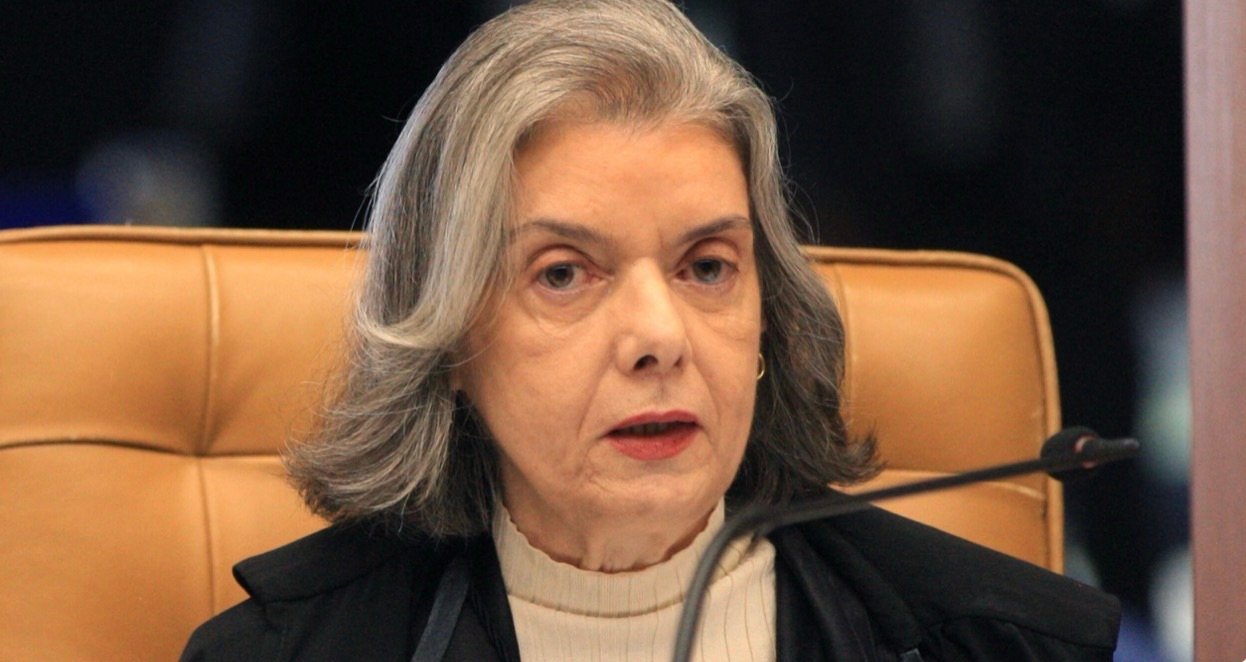 ‘Eu peço desculpas ao povo brasileiro’: Cármen Lúcia lamenta crise no STF